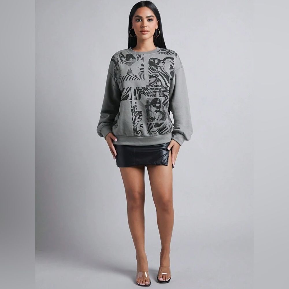 Figure Graphic Oversized Sweatshirt Gray and Black US 6Petite
